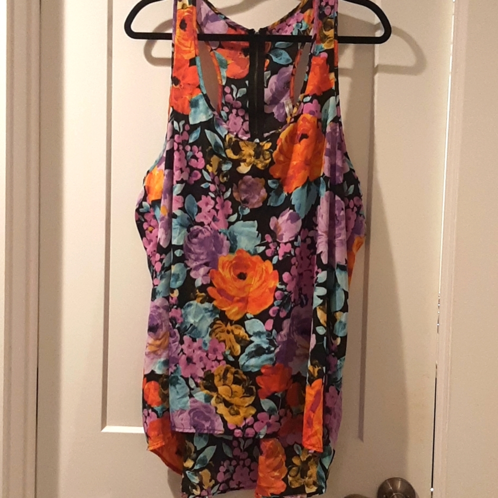 Cute floral top size 3x